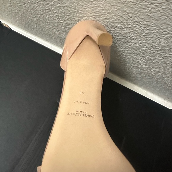 YSL AMBER SANDALS IN PATENT LEATHER
Nude - Picture 16 of 16